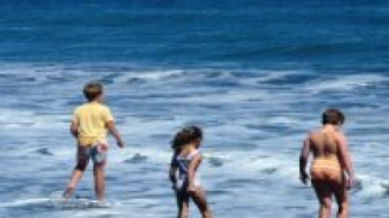 three_kids_in_ocean